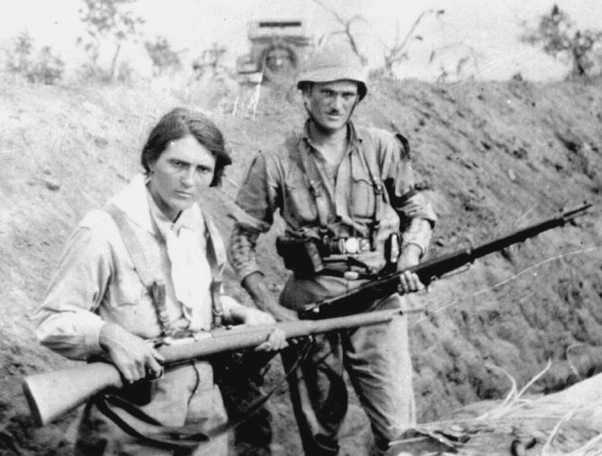 Maria Sguassábia e o irmão Antônio nas trincheiras, 1932