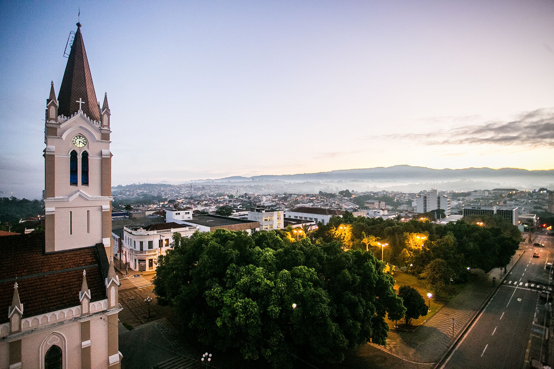 Vista da Igreja Matriz de São João da Boa Vista, na Praça da Catedral