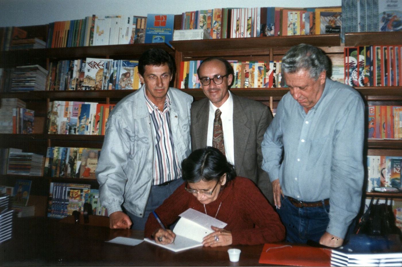 Orides entre admiradores na Livraria Papyrus